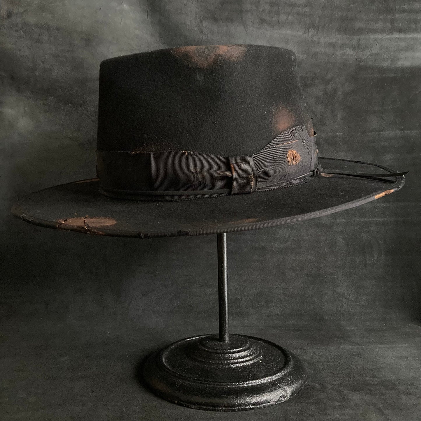 Burned spot diamond hat