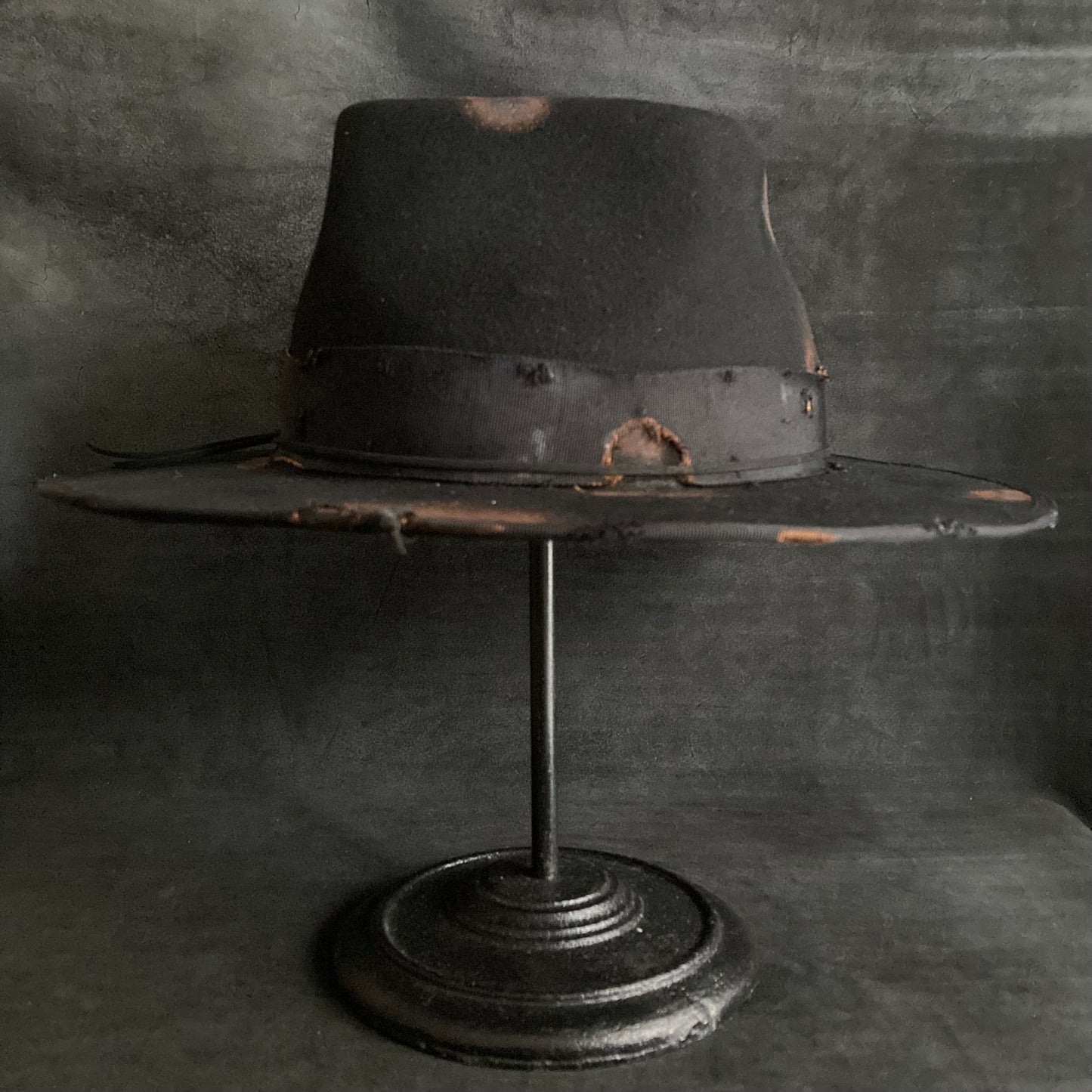 Burned spot diamond hat