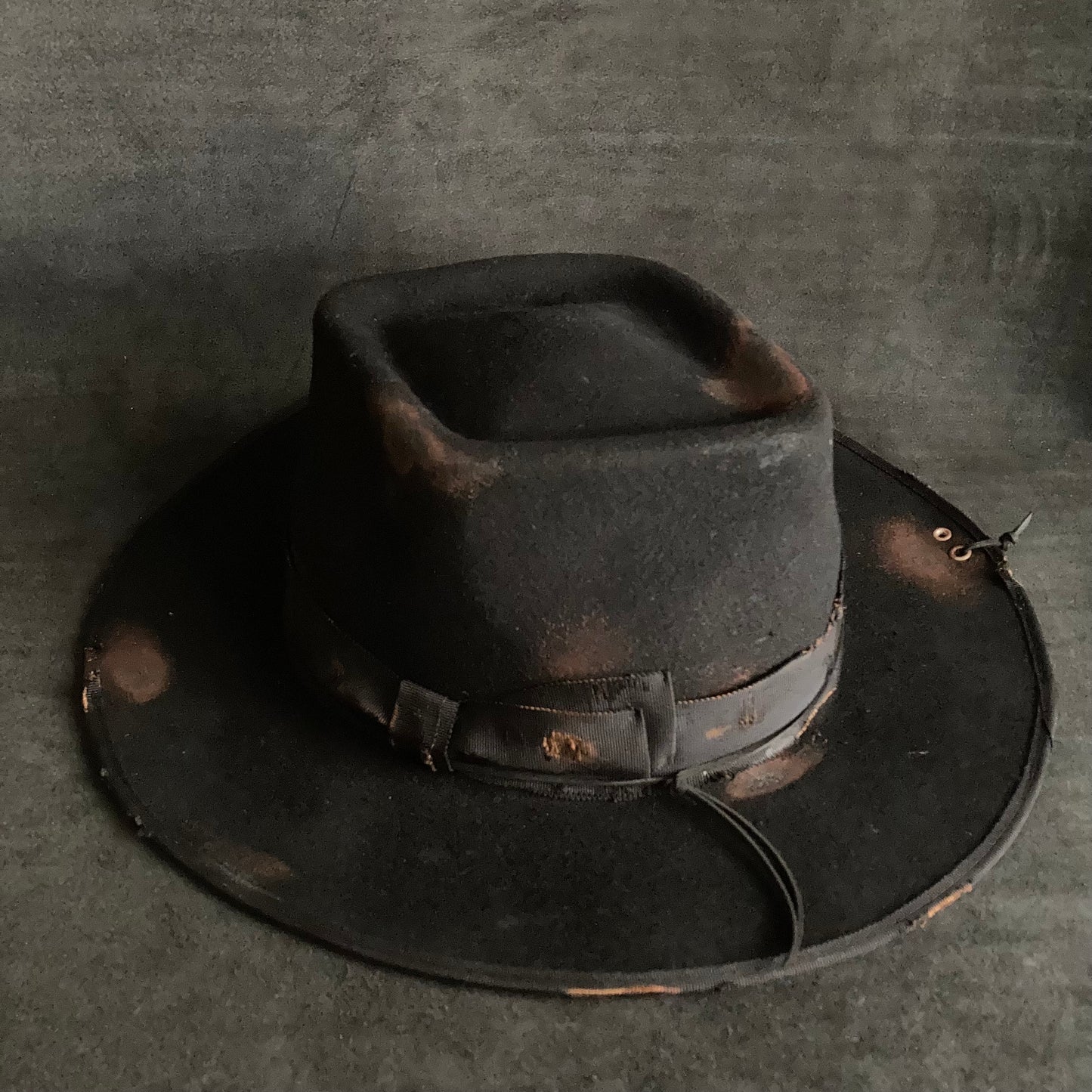 Burned spot diamond hat